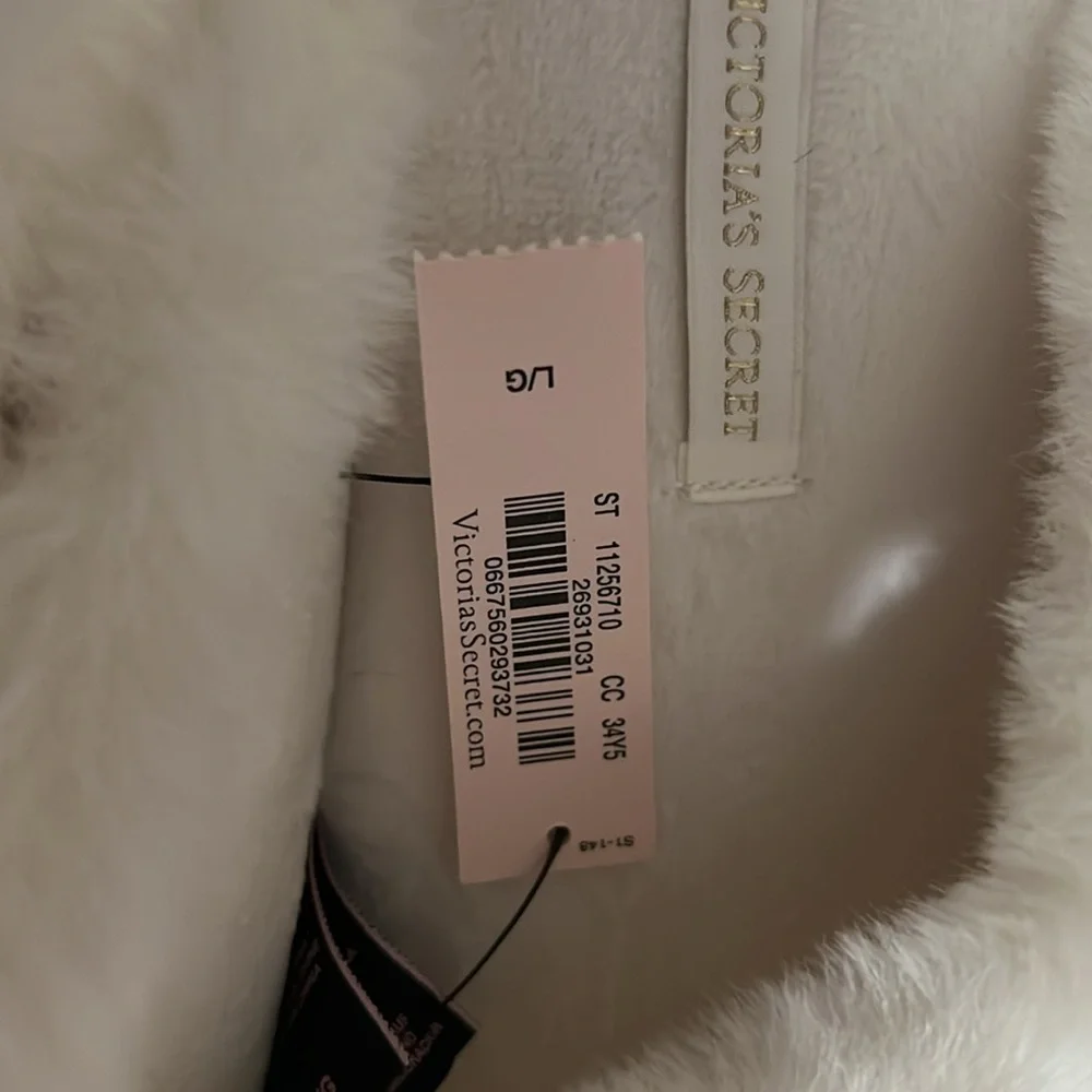 NWT Victoria’s secret Signature white faux fur Slippers size L - Picture 7 of 7